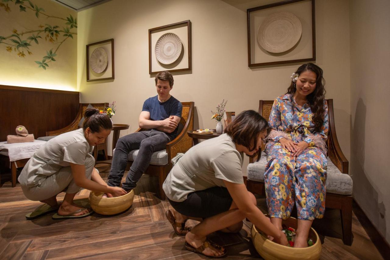 会安舒适精致精品酒店 外观 照片 Foot massage in a spa in Hong Kong
